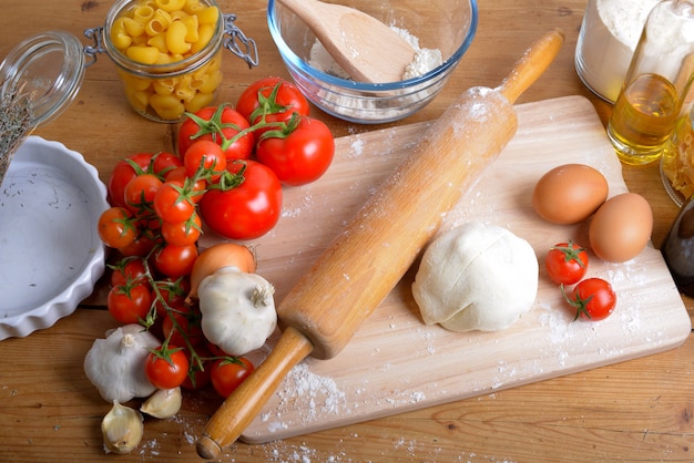 Impasto e ingredienti per la pizza