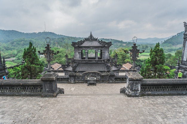 Imperatore nella tonalità, Vietnam di Khai Dinh Tomb. Un sito del patrimonio mondiale dell'Unesco.