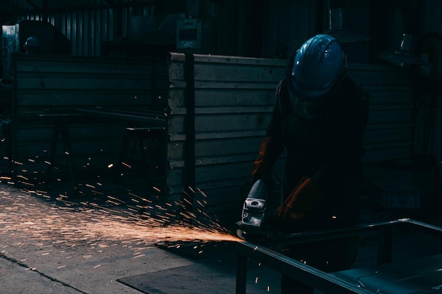 Impianti di produzione in fabbrica e lavoratori