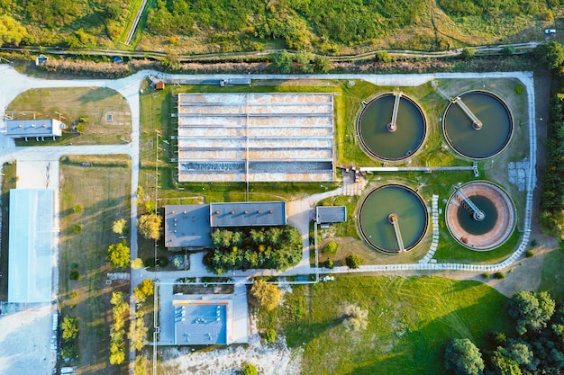 Impianto di trattamento delle acque reflue, fotografia aerea di ambienti inquinati