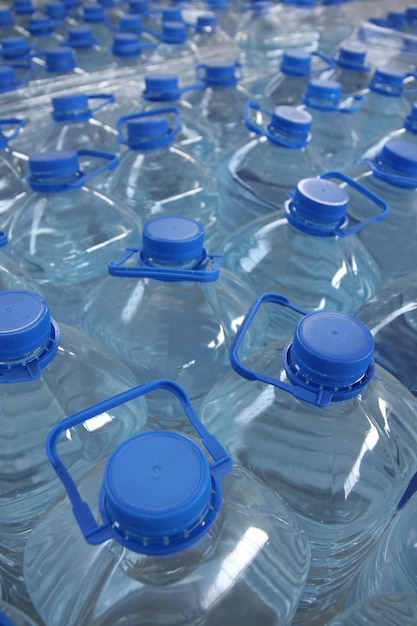 Impila l'acqua in bottiglia