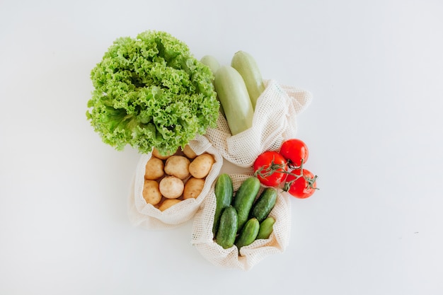 Impostare la minestra di stufato di insalata di prodotti vegetali fresca