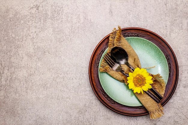 Impostazione del posto per la cena autunnale