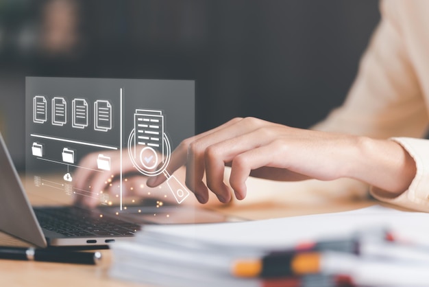 Imprenditore Audit di documenti valutazione della qualità gestione con una lista di controllo bu