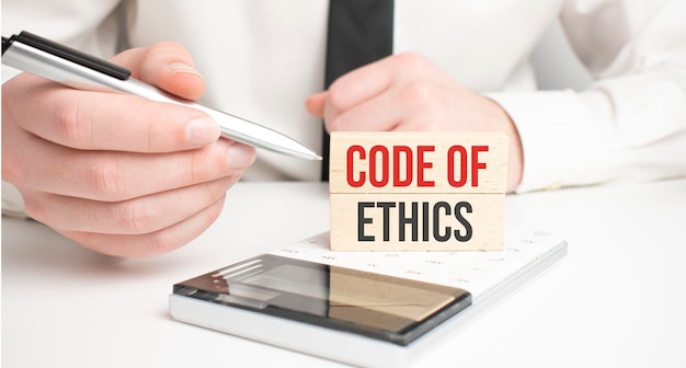 Imprenditore azienda foglio di carta con un messaggio Codice Etico