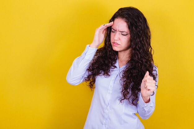 Imprenditrice donna imprenditrice mani sul concetto di testa mal di testa