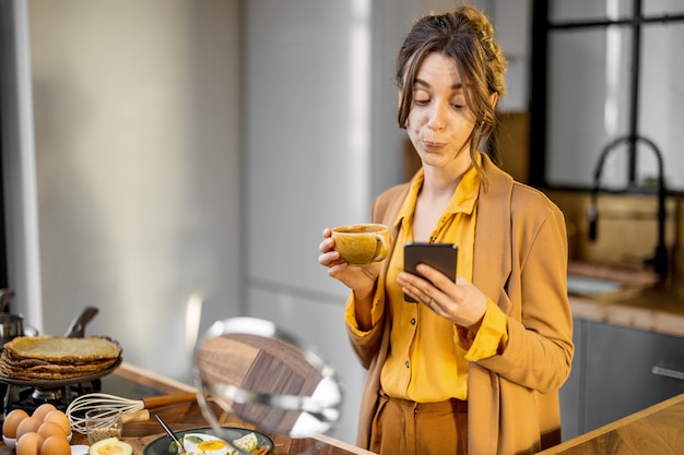 Imprenditrice ha fretta di lavorare la mattina