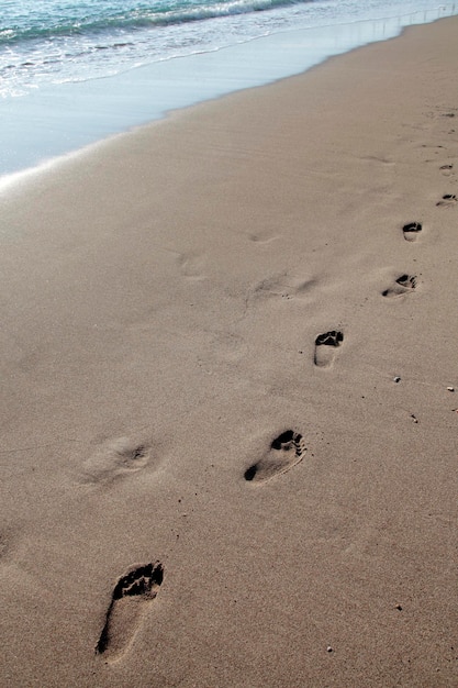 impronte sulla spiaggia