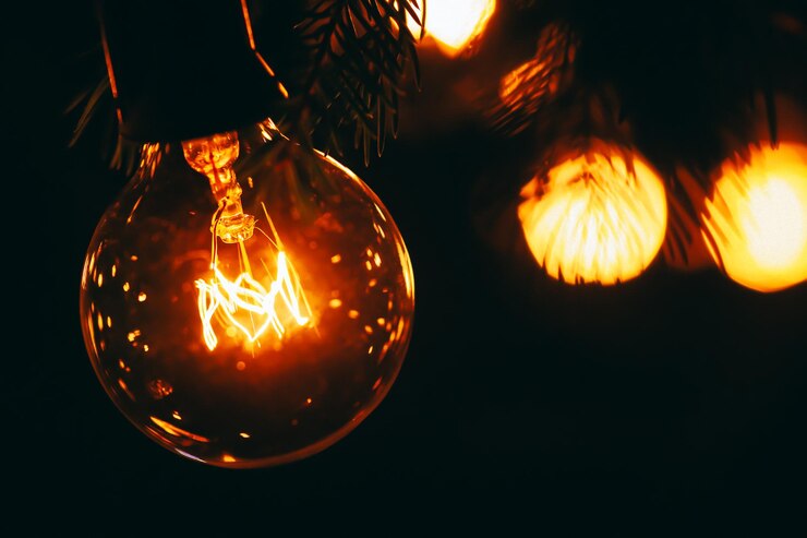 Photo incandescent bulb of electric garland in retro style extreme closeup
