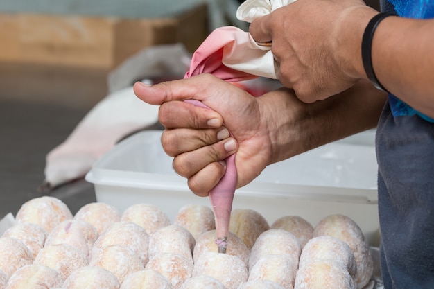 Inceppamento della ciambella del lavoro manuale