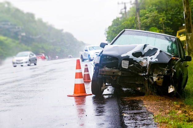 incidente d&#39;auto in strada