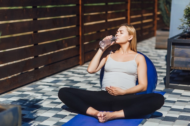 Incinta di yoga