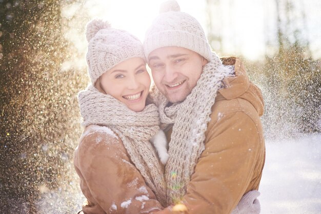 incontri bonding donna di amore che sorridono