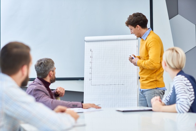 Incontro di lavoro in ufficio