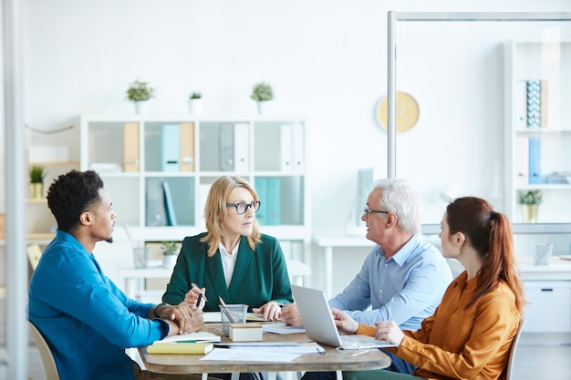 Incontro di lavoro in ufficio