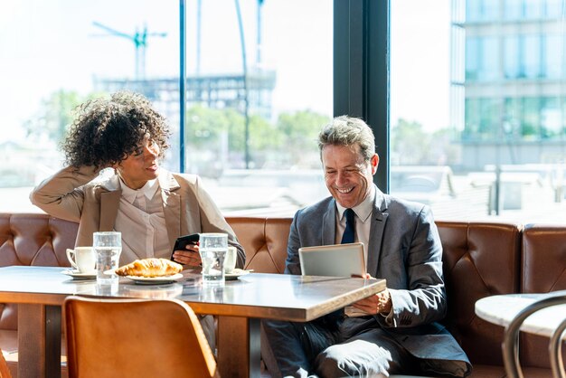 Incontro di lavoro in un bar