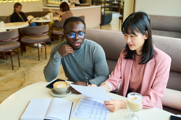 Incontro di lavoro presso la caffetteria