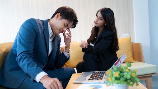 incontro di persone asiatiche