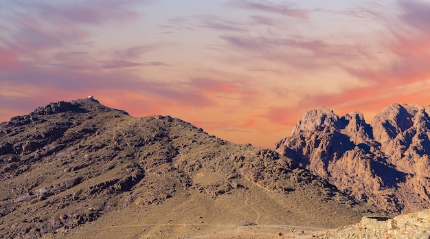 Incredibile alba al monte Sinai Bella alba in Egitto Bella vista dalla montagna