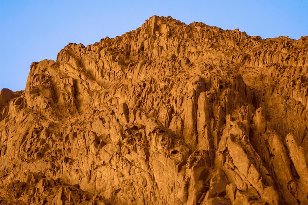 Incredibile alba sul monte Sinai, bellissima alba in Egitto, bellissima vista dalla montagna