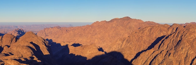 Incredibile alba sul monte Sinai, bellissima alba in Egitto, bellissima vista dalla montagna