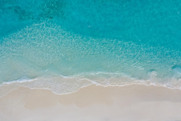 Incredibile costa blu della riva del mare della laguna dell'oceano Bellissimo paesaggio rilassante dell'isola della spiaggia aerea