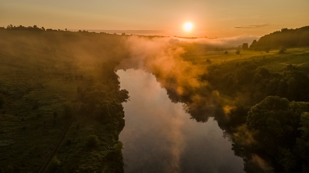 Incredibile giù sul fiume Bella regione di Mecha Tula Russia