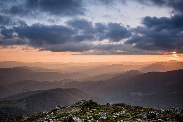 Incredibile paesaggio di montagna