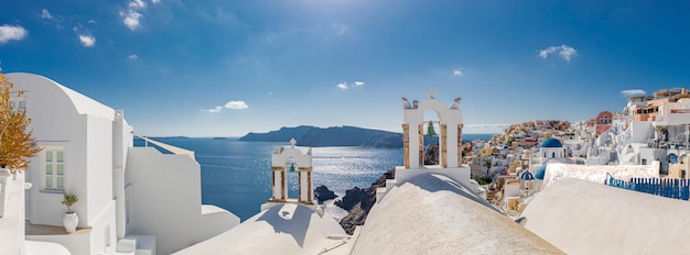 Incredibile paesaggio panoramico, vacanza di viaggio di lusso. Città di Oia sull'isola di Santorini, Grecia. Tradizione