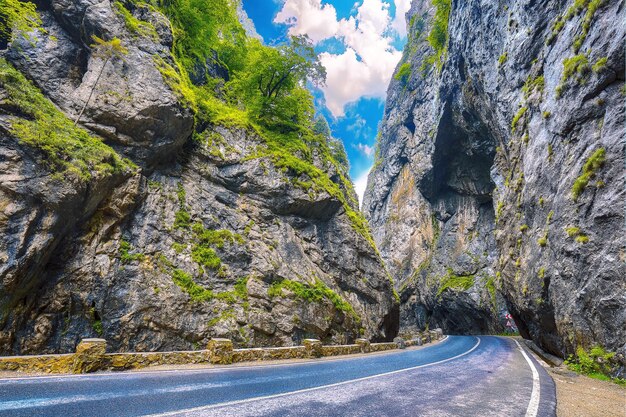 Incredibile vista estiva del Bicaz CanyonCheile Bicazului