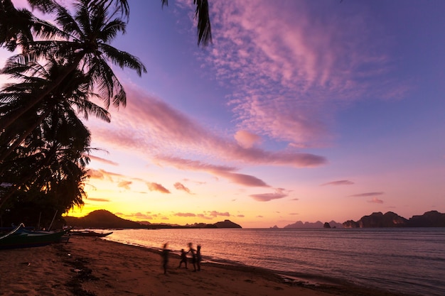 Incredibile vista panoramica della baia del mare e delle isole di montagna, Palawan, Filippine