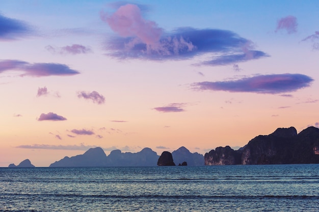 Incredibile vista panoramica della baia del mare e delle isole di montagna, Palawan, Filippine