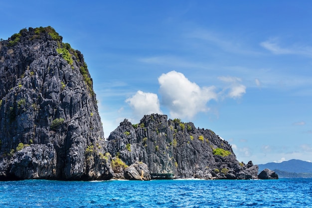 Incredibile vista panoramica della baia del mare e delle isole di montagna, Palawan, Filippine