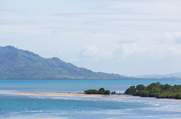 Incredibile vista panoramica della baia del mare e delle isole di montagna, Palawan, Filippine