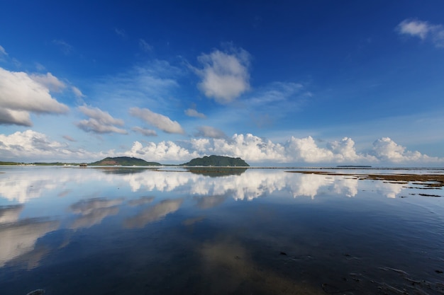 Incredibile vista panoramica della baia del mare e delle isole di montagna, Palawan, Filippine