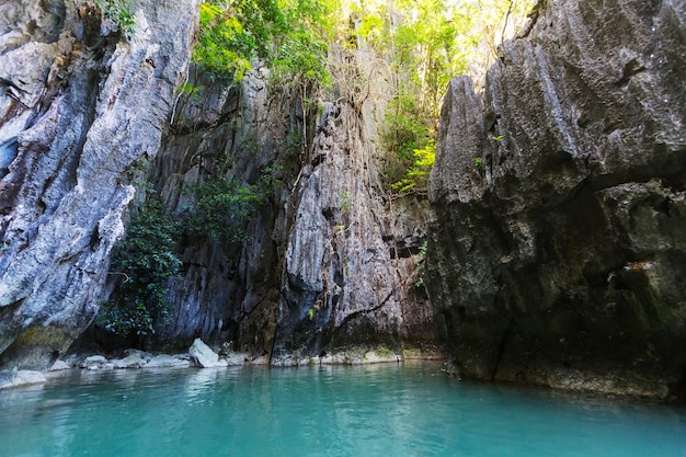 Incredibile vista panoramica della baia del mare e delle isole di montagna, Palawan, Filippine