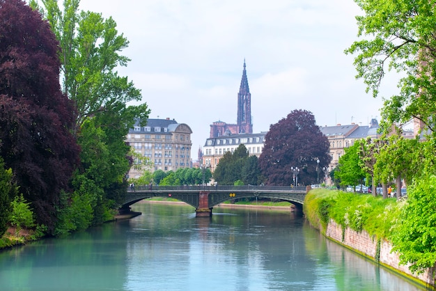 Incredibile vista panoramica della città vecchia di Strasburgo con architettura tradizionale francese