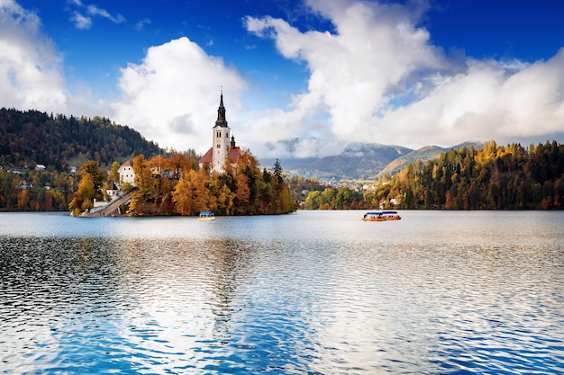 Incredibile vista sul lago di Bled Autunno in Slovenia