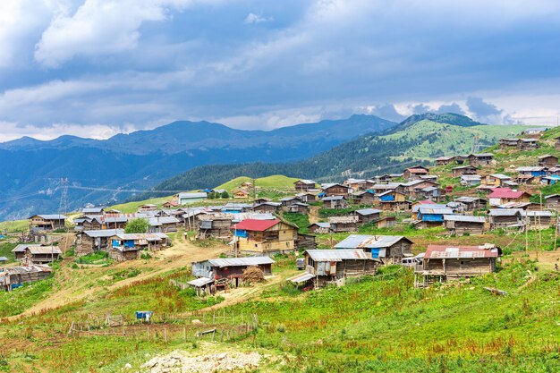 Incredibili paesaggi montani e dell'altopiano di Arsiyan. Savsat, Artvin - Turchia