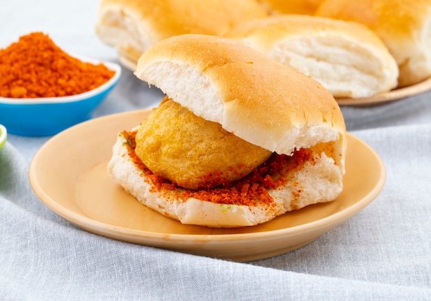 Indian famoso cibo di strada Vada Pav