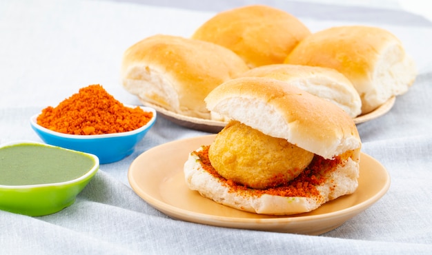 Indian famoso cibo di strada Vada Pav