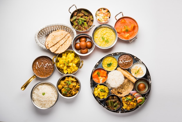 Indian Hindu Veg Thali o piatto di cibo, messa a fuoco selettiva