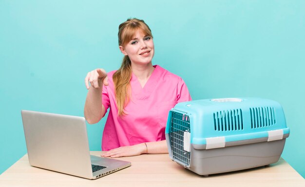 indicando la telecamera scegliendo te