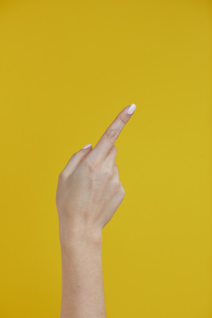 Foto indicare la mano della bella donna