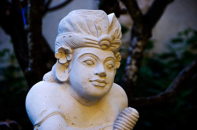 Indonesia Bali artigianato tradizionale statue sculture in legno sculture in pietra