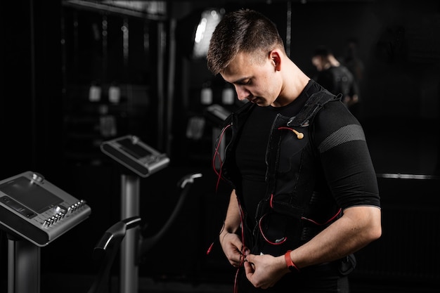 Indossare la tuta EMS in palestra