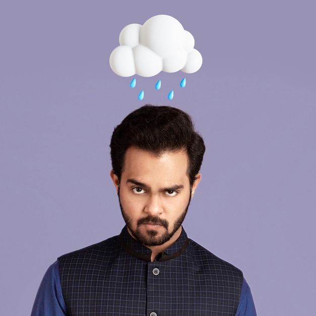 Infelice giovane indiano arrabbiato con nuvola astratta e segno di pioggia sopra la testa isolato su viola