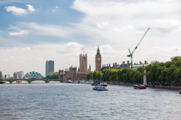 Inghilterra, Londra - Big Ben, la Casa del Parlamento e il ponte di Westminster sul fiume Tamigi