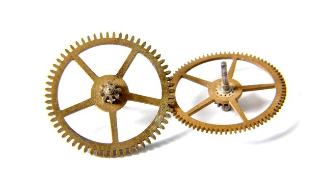 Ingranaggi di orologio su sfondo bianco