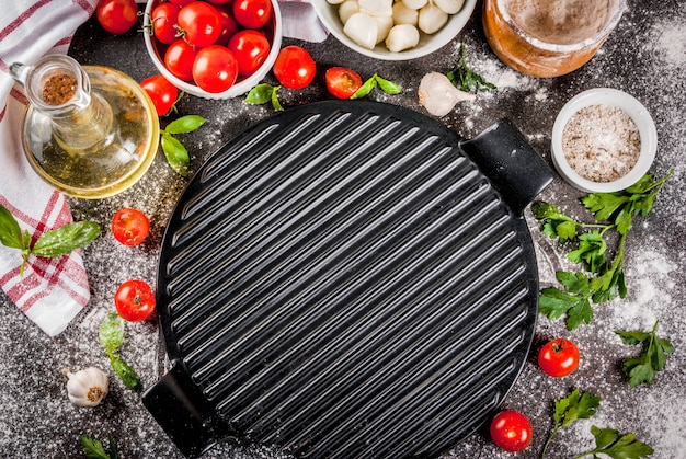 Ingredienti alimentari italiani della pizza fatta in casa della pasta